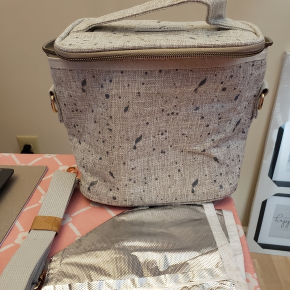 Young Living insulated lunch tote - Picture 2 of 7